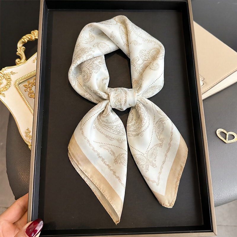 Women'S Accessories For Neck - Foulard carré vintage beige à imprimé