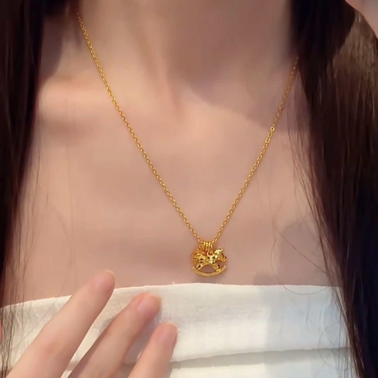 Collier Pendentif Cheval Effet - Coin Necklace Delicate avis et prix