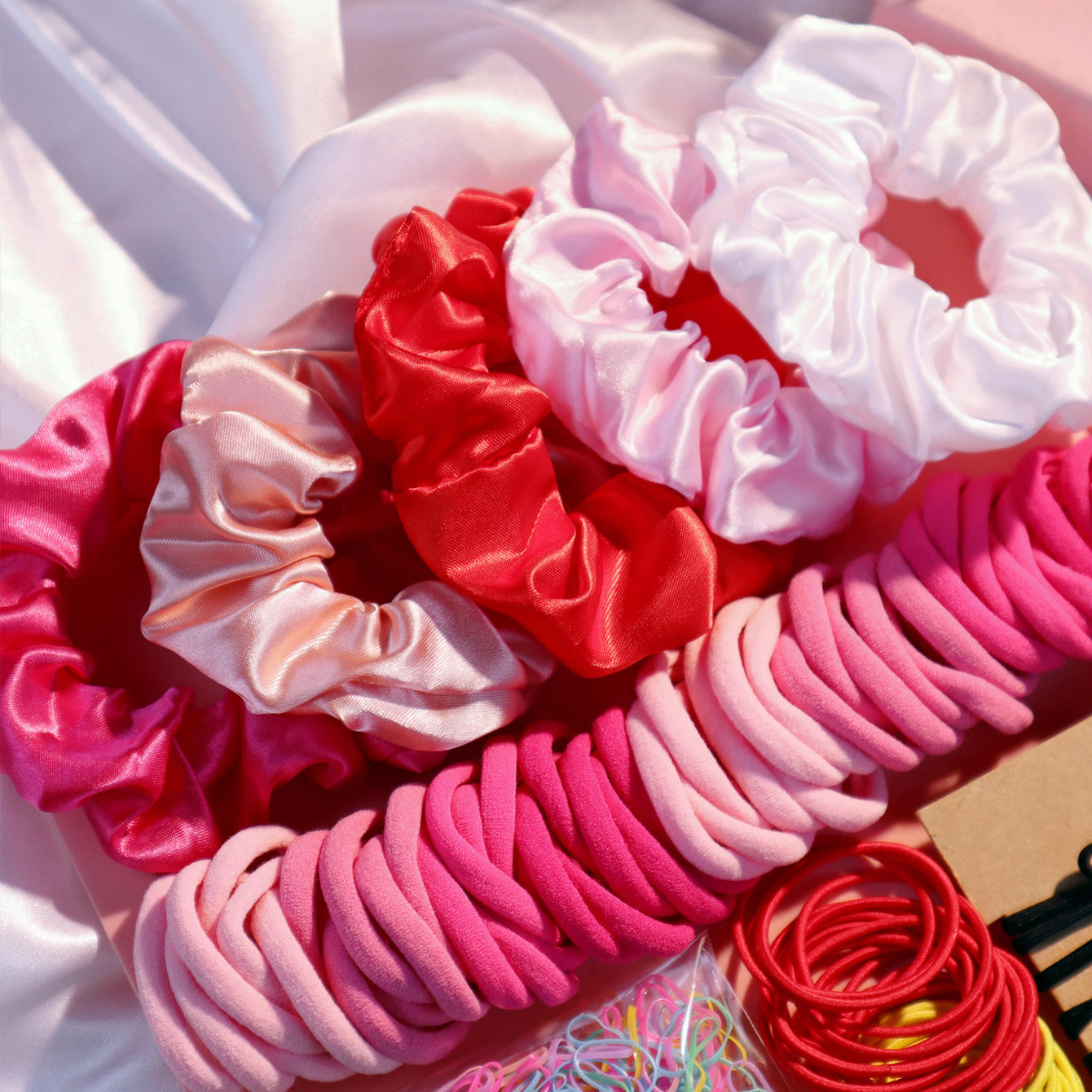 1 ensemble d'accessoires pour  - Scrunchie Satin Set avis et prix